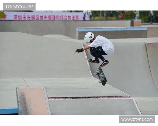 滑板战术解析：深圳滑板队如何运用边路渗透提升比赛优势