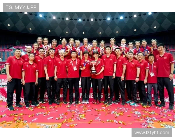 重庆排球队以85分领跑世界杯积分榜展现强大实力和团队合作精神