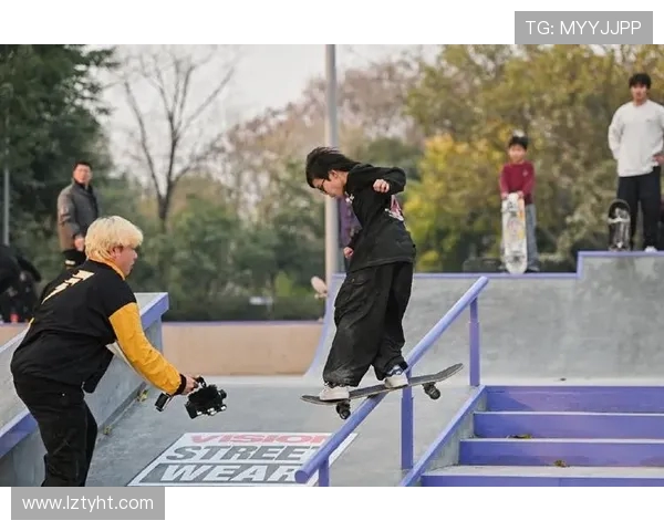 重庆滑板队团队协作的变革与热议推动滑板文化发展