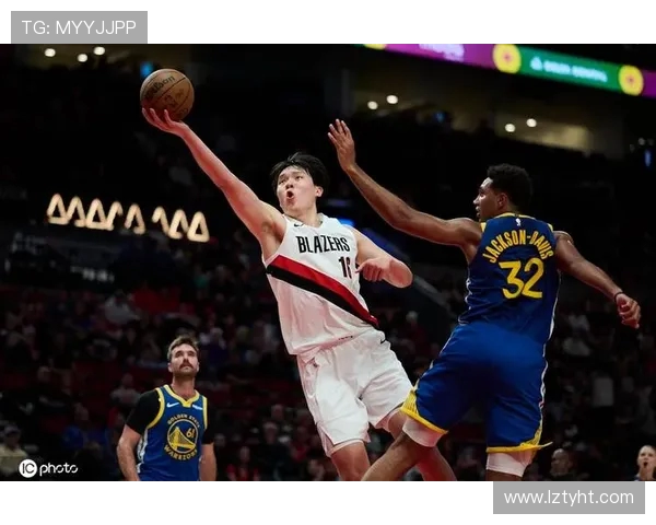 勇士与开拓者精彩对决集锦回顾展现篮球魅力与激情时刻 勇士与开拓者精彩对决集锦回顾展现篮球魅力与激情时刻